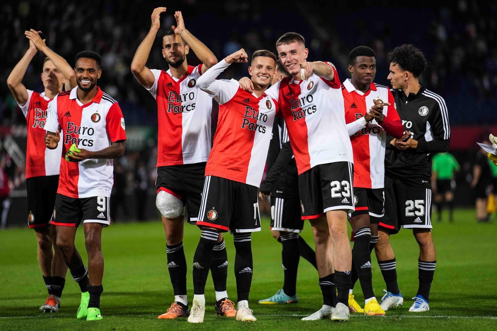 Feyenoord – Từ cái bóng của Ajax đến biểu tượng máu lửa thành Rotterdam