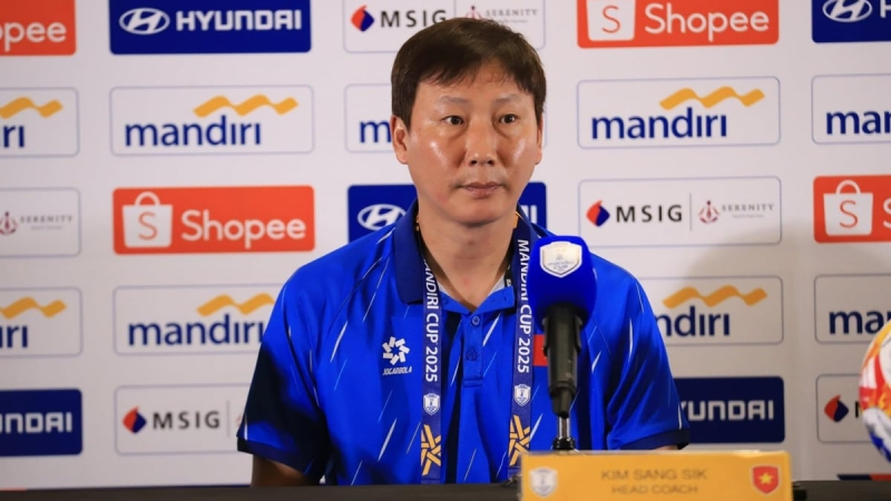 HLV Kim Sang-sik bị tố ‘phi thể thao’: Tranh cãi không hồi kết sau chung kết U23 Đông Nam Á 2025